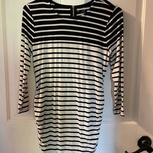 Jessica Simpson maternity long sleeve shirt